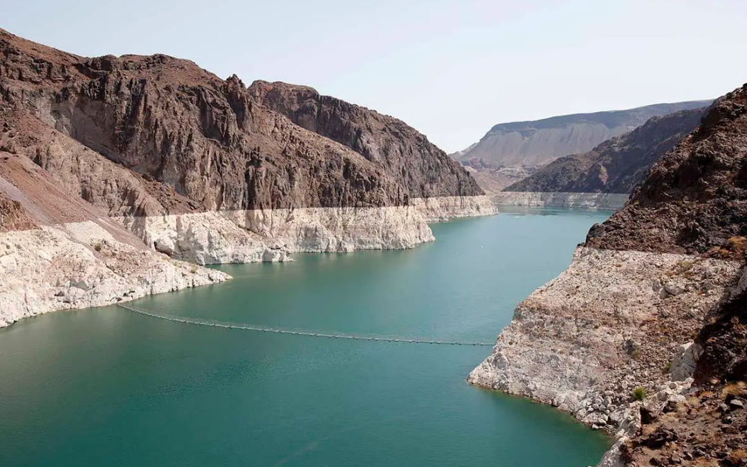 Explore the Majestic Beauty of Lake Mead by Kayak